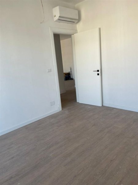 Tirane, jepet me qera apartament 3+1 Kati 6, 126 m² 550 € (Astir)