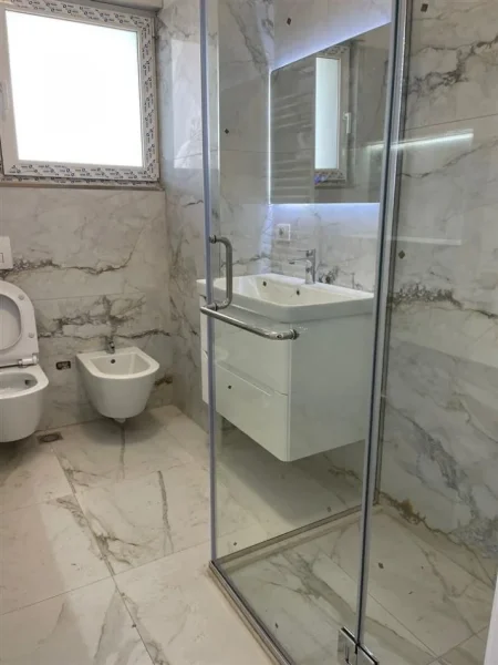 Tirane, jepet me qera apartament 3+1 Kati 6, 126 m² 550 € (Astir)
