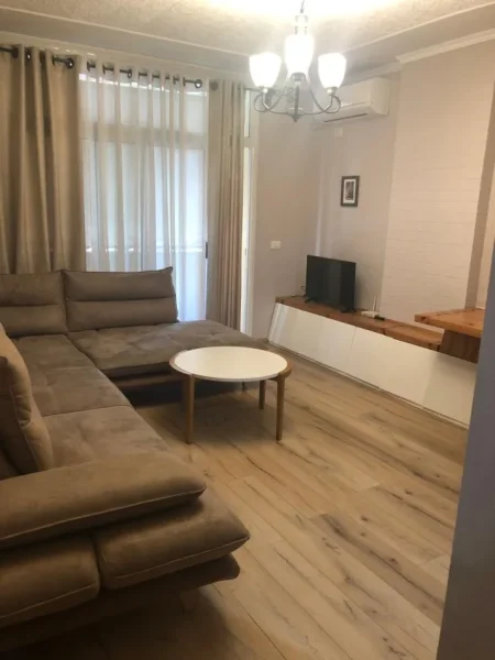 Shqiperi, jepet me qera apartament 1+1+Ballkon Kati 4, 60 m² 600 € (KOMUNA E PARISIT)