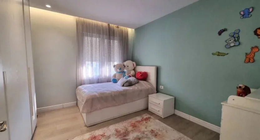 Tirane, jepet me qera apartament 2+1 Kati 6, 114 m² 900 € (Komuna Parisit)