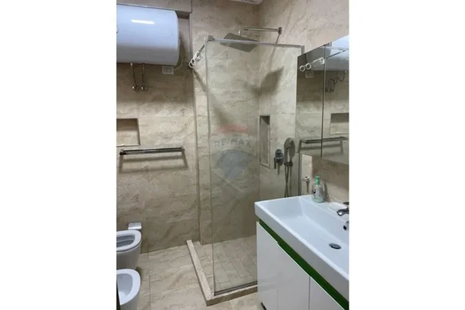 Tirane, jepet me qera apartament 1+1 Kati 3, 67 m² 400 € (Astir)