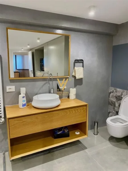 Tirane, jepet me qera apartament duplex 2+1+Ballkon Kati 1, 126 m² 1.300 € (MYSLYM SHYRI)