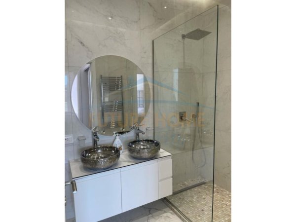 Tirane, jepet me qera apartament 1+1 Kati 8, 80 m² 800 € (SHALLVARET TIRANE)