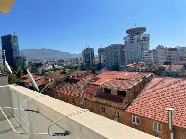 Tirane, jepet me qera apartament 1+1 Kati 8, 80 m² 800 € (SHALLVARET TIRANE)