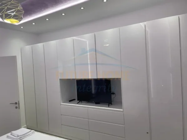 Tirane, jepet me qera apartament 1+1 Kati 8, 80 m² 800 € (SHALLVARET TIRANE)