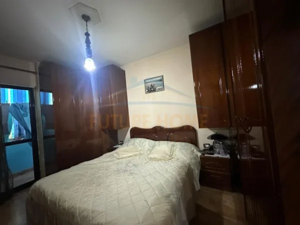 Tirane, jepet me qera apartament 2+1 Kati 2, 96 m² 600 € (BLLOK)