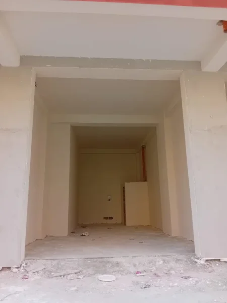 Tirane, jepet me qera dyqan Kati 0, 45 m² 600 € (Rruga:"Kujtim Laro")