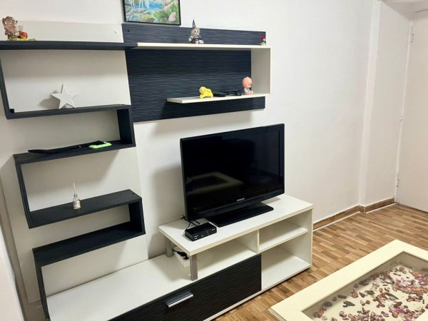 Tirane, jepet me qera apartament 1+1+Aneks Kati 2, 50 m² 500 € (Rr Vaso Pasha)