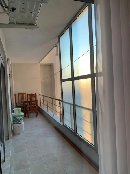 Durres, jepet me qera apartament 2+1+Ballkon Kati 9, 89 m² 400 € (Stacioni Trenit, Durres)