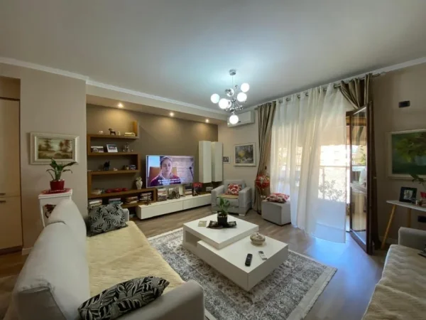 Tirane, shitet apartament 2+1 Kati 5, 136 m² 320.000 € (Komuna e Parisit)