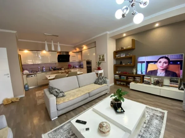 Tirane, shitet apartament 2+1 Kati 5, 136 m² 320.000 € (Komuna e Parisit)