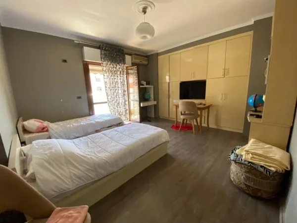 Tirane, shitet apartament 2+1 Kati 5, 136 m² 320.000 € (Komuna e Parisit)