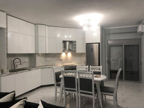 Tirane, jepet me qera apartament 2+1 Kati 4, 114 m² 600 € (Don Bosko)