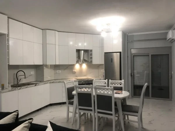 Tirane, jepet me qera apartament 2+1 Kati 4, 114 m² 600 € (Don Bosko)