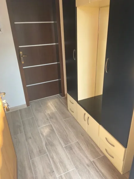 Tirane, jepet me qera apartament 2+1 Kati 1, 90 m² 450 € (rruga Siri Kodra)