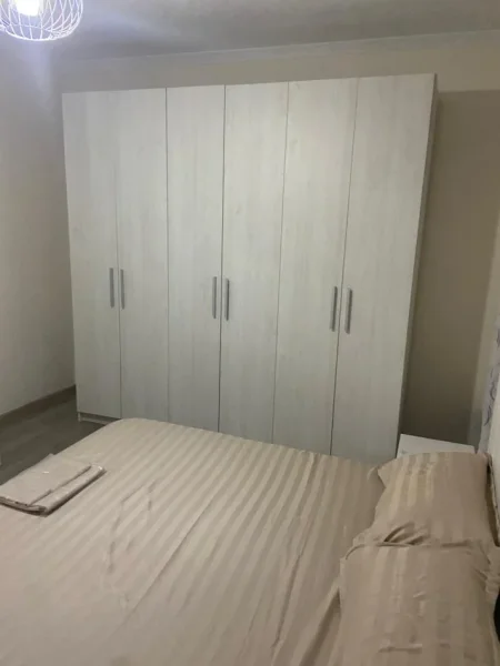 Tirane, jepet me qera apartament 2+1 Kati 1, 90 m² 450 € (rruga Siri Kodra)