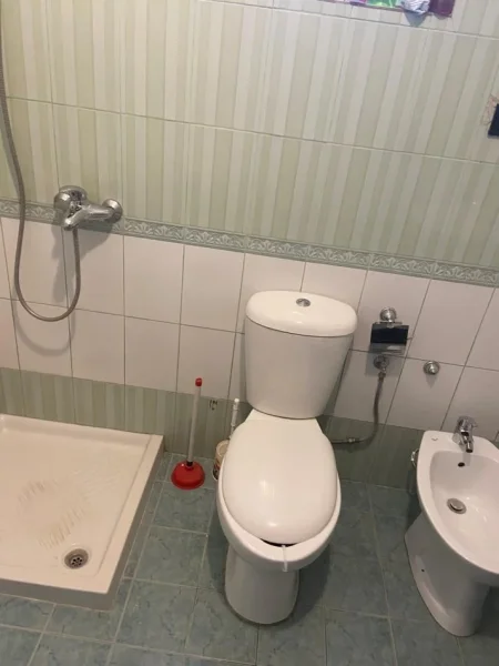 Tirane, jepet me qera apartament 2+1 Kati 1, 90 m² 450 € (rruga Siri Kodra)