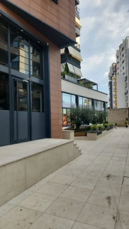 Tirane, shitet dyqan Kati 0, 68 m² 310.000 € (RR; NDREKO RINO)