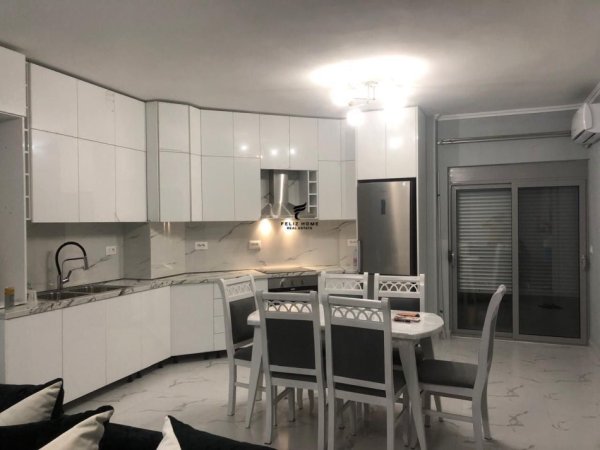 Tirane, jepet me qera apartament 2+1 Kati 4, 114 m² 600 € (DON BOSKO)