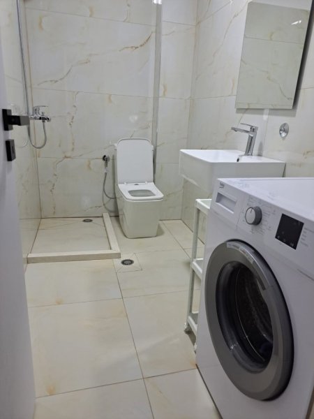 Tirane, jepet me qera apartament 1+1 Kati 2, 68 m² 550 € (rruga e Barrikadave)