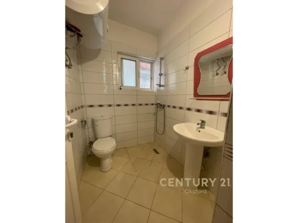 Tirane, jepet me qera 2+1 Kati 1, 90 m² 400 € (Selite)