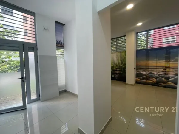 Tirane, jepet me qera dyqan Kati 0, 37 m² 500 € (Kole Koci)