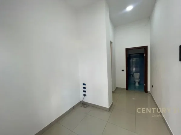 Tirane, jepet me qera dyqan Kati 0, 37 m² 500 € (Kole Koci)
