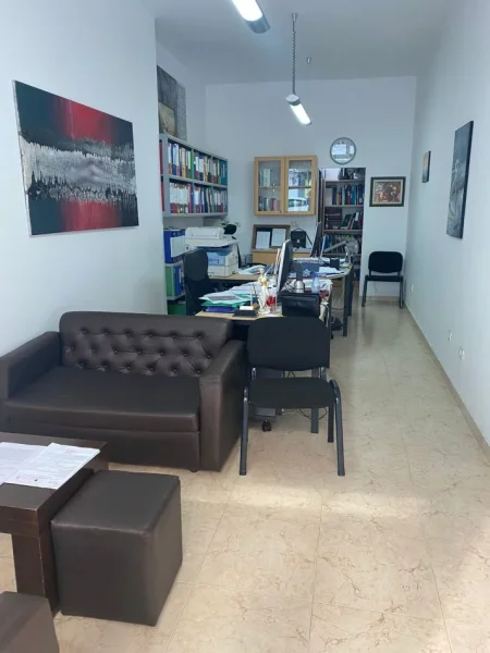 Tirane, jepet me qera ambjent biznesi Kati 0, 30 m² 500 € (RRUGA E KOSOVAREVE)