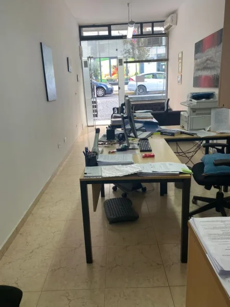 Tirane, jepet me qera ambjent biznesi Kati 0, 30 m² 500 € (RRUGA E KOSOVAREVE)