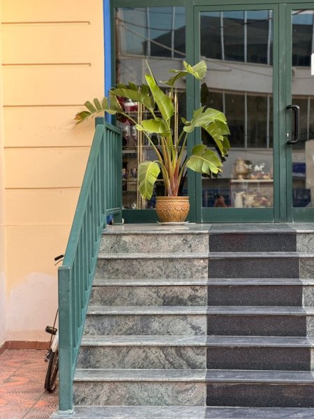 Vlore, jepet me qera dyqan Kati 0, 250 m² 1.100 € (Prane Ambulances)