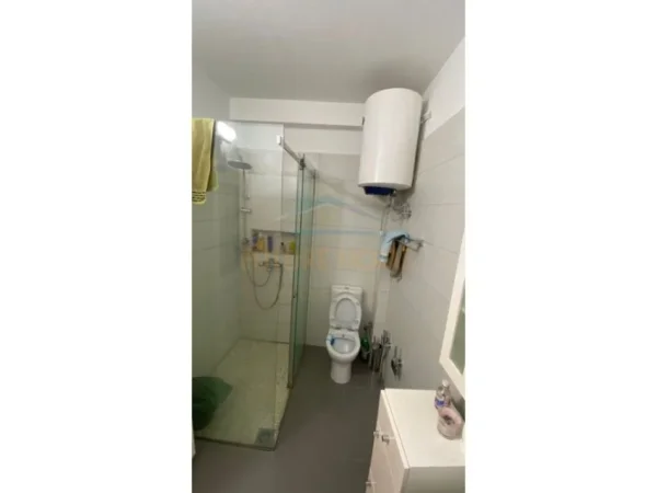 Tirane, jepet me qera apartament 2+1 Kati 4, 100 m² 650 € (Vasil Shanto)