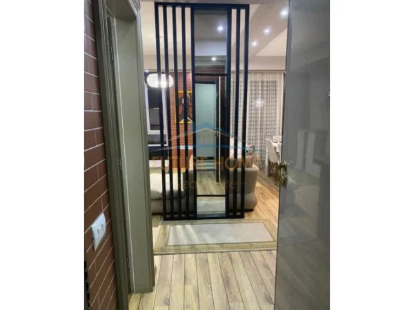 Tirane, jepet me qera apartament 1+1+Aneks+Ballkon Kati 8, 95 m² 1.200 € (MYSLYM SHYRI)