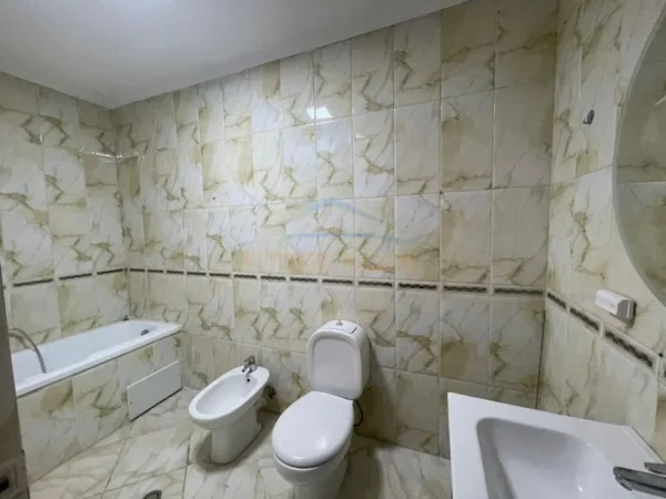 Tirane, jepet me qera apartament 2+1+Aneks+Ballkon Kati 3, 110 m² 850 € (Rruga e Kavajes)