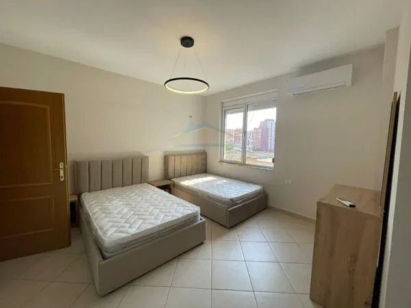 Tirane, jepet me qera apartament 2+1+Aneks+Ballkon Kati 3, 110 m² 850 € (Rruga e Kavajes)