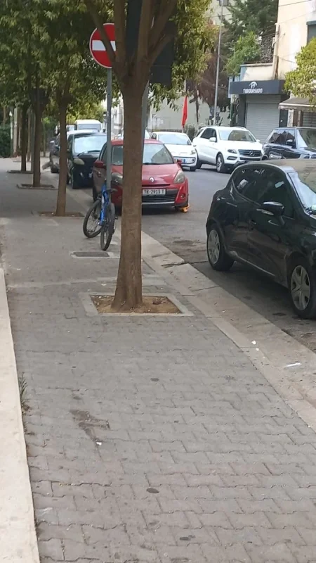 Tirane, jepet me qera dyqan Kati 0, 1.000 € (tish daia)