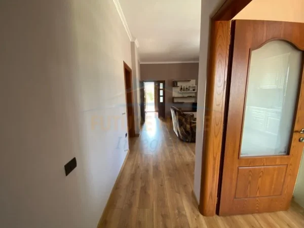 Tirane, shitet Vile 2 Katshe Kati 0, 251 m² 250.000 € (Tufina)
