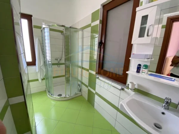 Tirane, shitet Vile 2 Katshe Kati 0, 251 m² 250.000 € (Tufina)