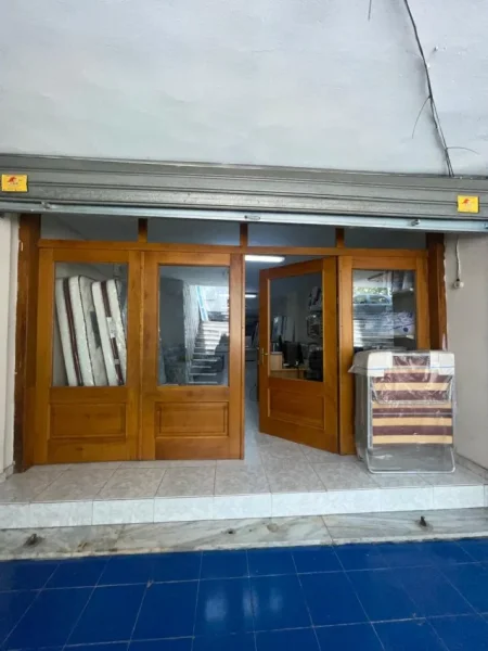Tirane, shitet ambjent biznesi Kati -1, 98 m² 120.000 € (Laprake)