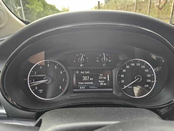 Tirane, shes SUV | Fuoristrad | Xhip OPEL MOKKA 1.6 BENZIN+GAZ FULL OPTION Benzin+Gaz, e bardhë manuale Klima 110.820 km