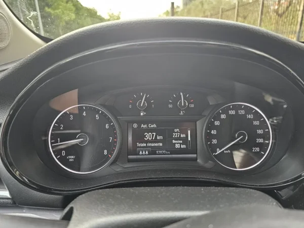 Tirane, shes SUV | Fuoristrad | Xhip OPEL MOKKA 1.6 BENZIN+GAZ FULL OPTION Benzin+Gaz, e bardhë manuale Klima 110.820 km