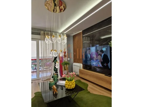 Tirane, shitet apartament 2+1+Ballkon Kati 3, 110 m² (Liqeni I thate ne Rrugen Hamdi Sina)