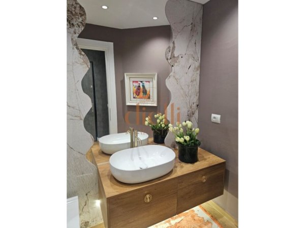 Tirane, shitet apartament 2+1+Ballkon Kati 3, 110 m² (Liqeni I thate ne Rrugen Hamdi Sina)