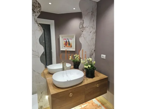 Tirane, shitet apartament 2+1+Ballkon Kati 3, 110 m² (Liqeni I thate ne Rrugen Hamdi Sina)