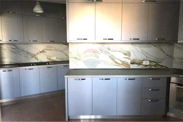 Tirane, jepet me qera apartament 2+1+BLK Kati 7, 97 m² 700 Euro (rruga e dibres)