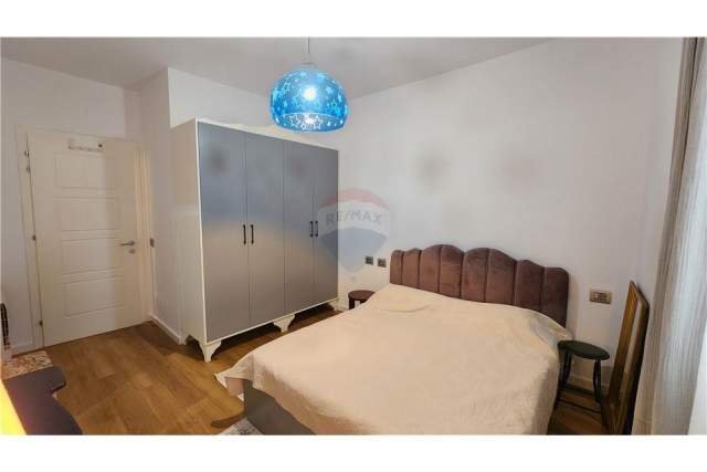 Tirane, jepet me qera apartament 2+1 Kati 2, 109 m² 1.000 Euro (hamdi sina)