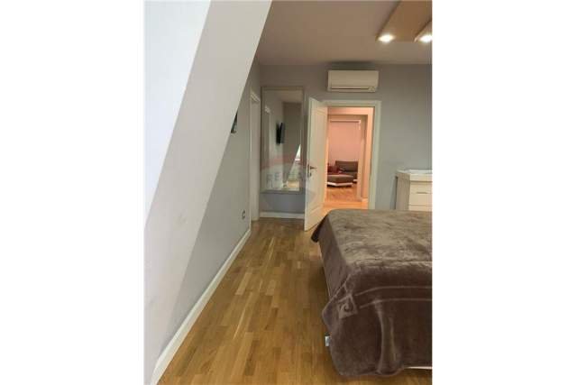 Tirane, jepet me qera apartament 2+1 96 m² 800 Euro (QENDER)