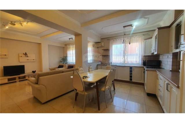 Tirane, jepet me qera apartament 3+1 Kati 6, 140 m² 800 Euro (BLLOKU)