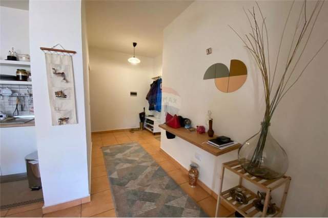 Tirane, jepet me qera 2+1 83 m² 500 Euro (RRUGA E KAVAJES)