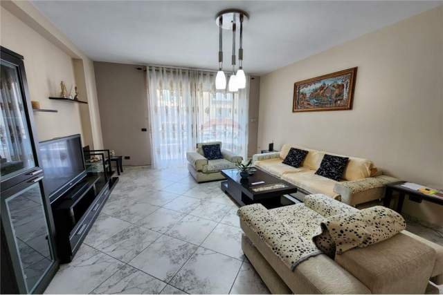 Tirane, jepet me qera apartament 2+1+BLK 136 m² 800 Euro (LIBRI UNIVERSITARE)
