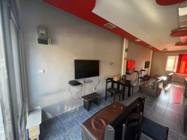 Korce, jepet me qera ambjent biznesi Kati 1, 96 m² 370 Euro (Lagjia 4, Korce)